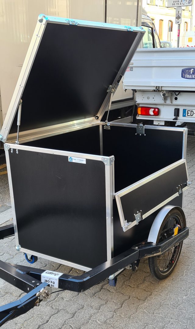 EILS développe un nouveau produit : Un caisson pour remorque de vélo cargo